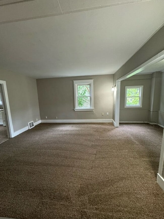 Building Photo - NO APP FEE!