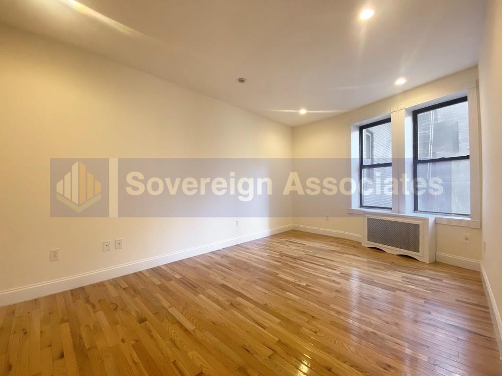 Building Photo - 250 W 99th St