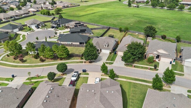 Building Photo - 16316 Drywater Dr