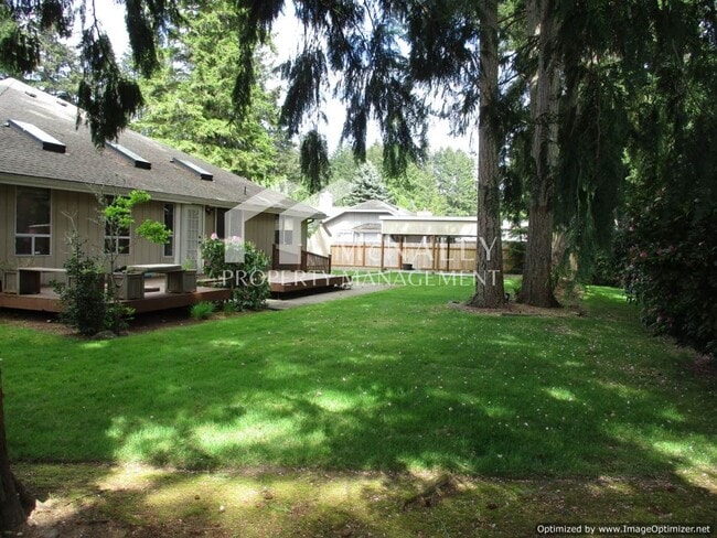 Building Photo - Charming 3-Bedroom Rambler with Spacious Backyard