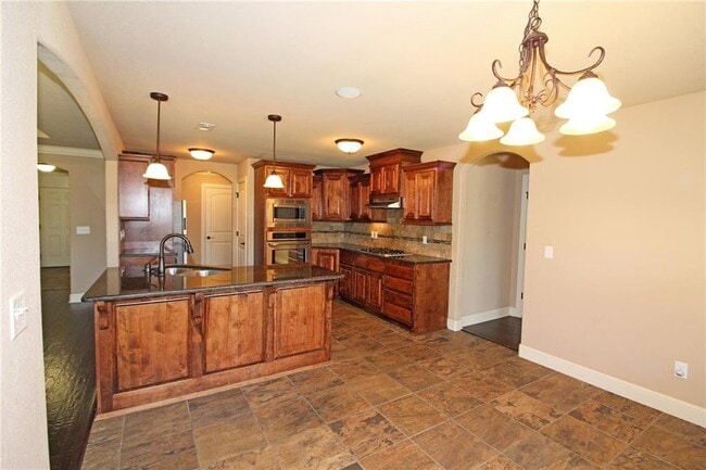 Building Photo - 3108 SW Oakleigh Rd