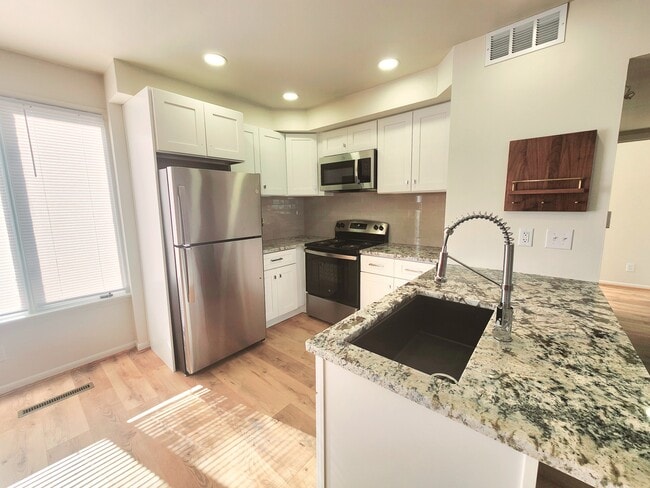 Building Photo - Drummond Flats