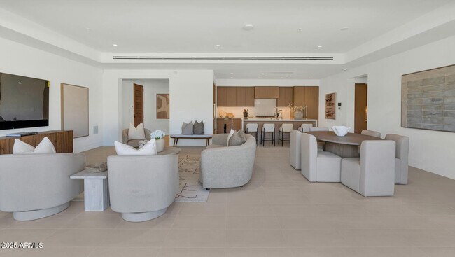 Building Photo - 6587 N Palmeraie Blvd