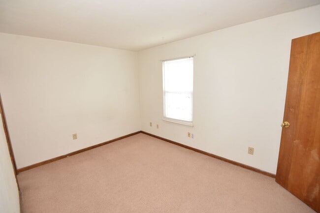Building Photo - Updated 2 Bedroom Townhome in Salem Lakes