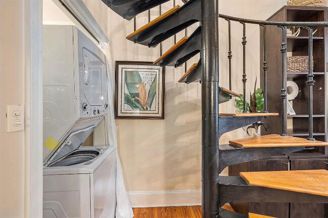 Building Photo - 157 Calhoun St