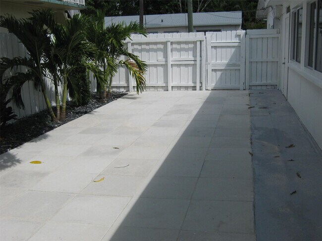 Building Photo - 1841 Adams St