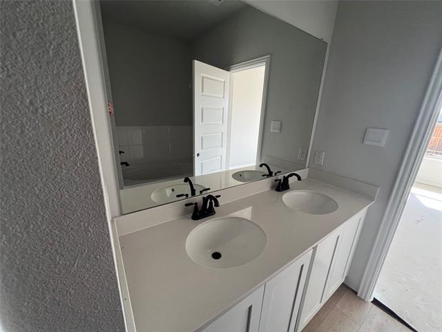 Building Photo - 3204 Royal Frst Dr
