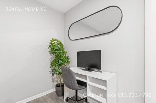 Building Photo - 10965 Gillette-