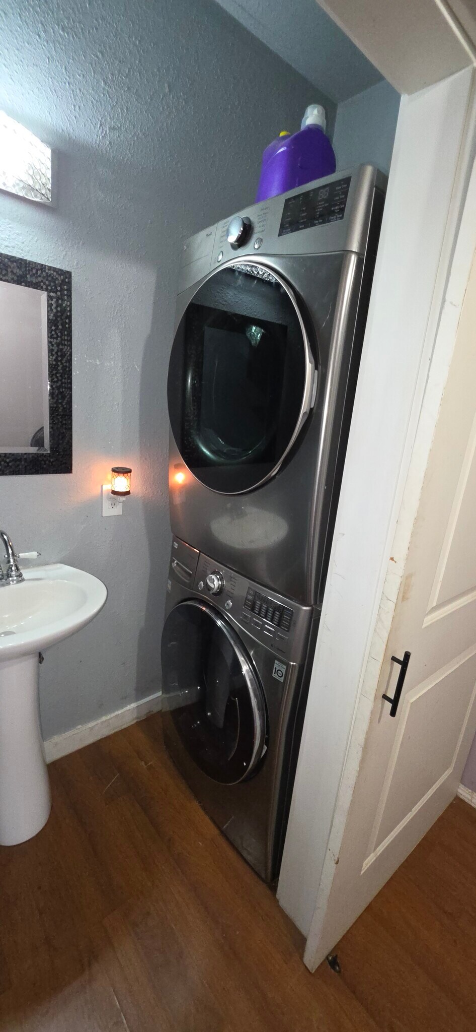 1/2 Bath - 8802 Forest Ave SW