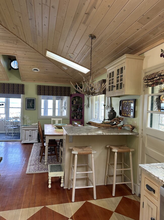 Building Photo - 123 S Ferry Dr