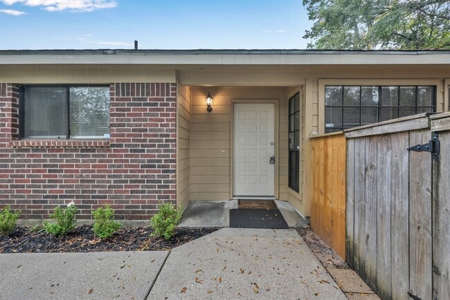 Building Photo - 93 W High Oaks Cir