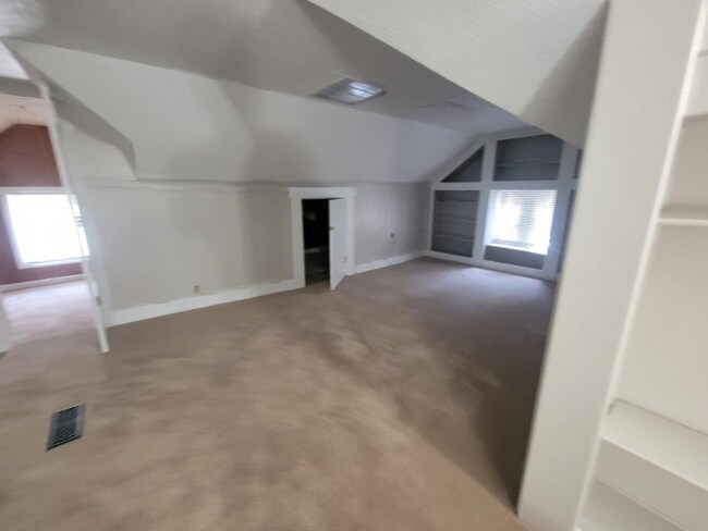 Building Photo - 123 N 42nd St
