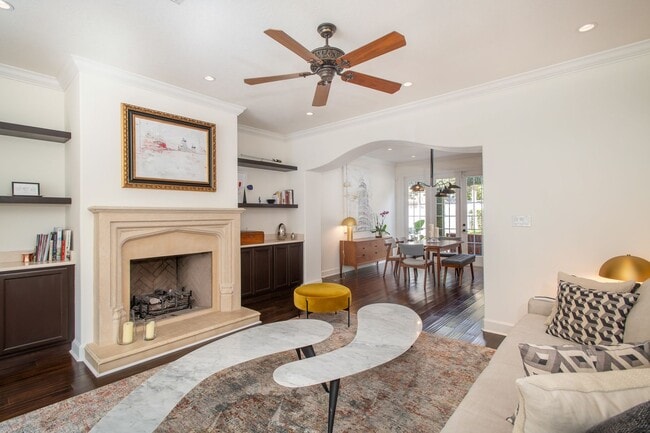 Building Photo - 2 Story, 2 Bed/2.5 Bath, Pool Home Plus Office in Altaloma Heights AVAILABLE NOW!