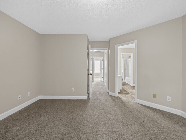 Building Photo - Newly Renovated 2BR, 2.5 BA in Greer SC