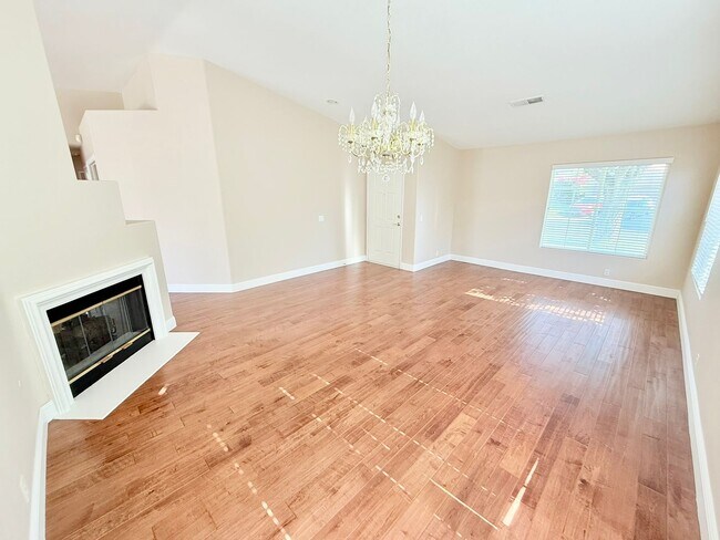 Building Photo - Spacious 3-Bedroom Home with Private Pool ...