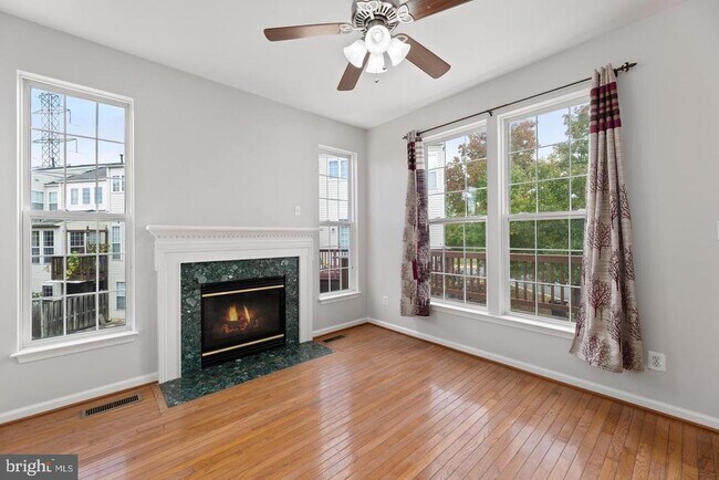 Building Photo - 13700 Barksdale Dr