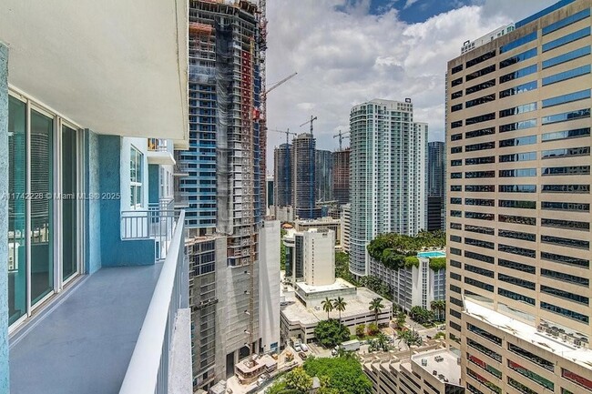 Building Photo - 1111 Brickell Bay Dr