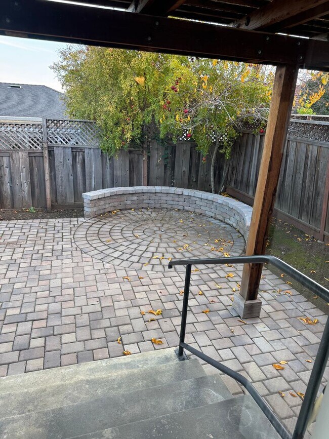 Building Photo - 370 Wright Ave