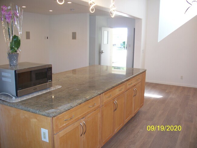 Building Photo - 7339 W 91st St