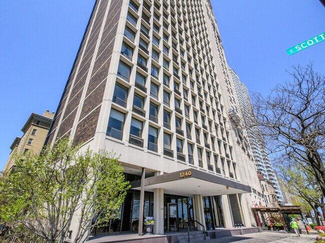 Building Photo - 1240 N Lake Shore Dr