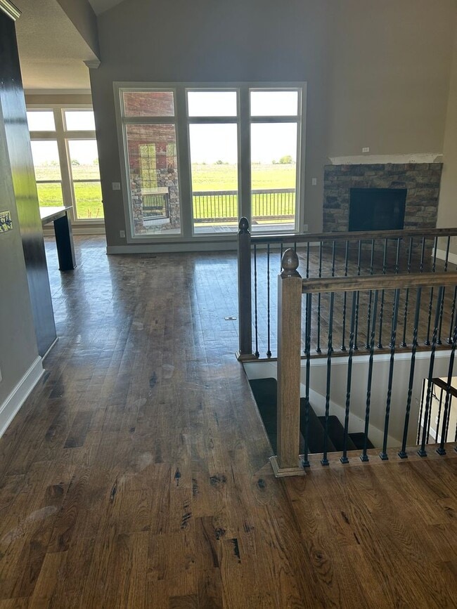 Building Photo - 4 bedroom house with a beautiful view!! **...