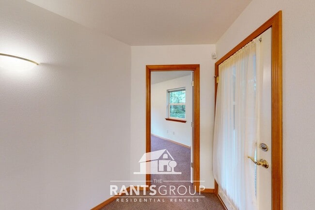 Building Photo - Spacious 3-Bed / 2-Bath Home on 2.5 Private Acres – Cooper Point