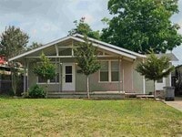 Building Photo - 909 NW Bell Ave