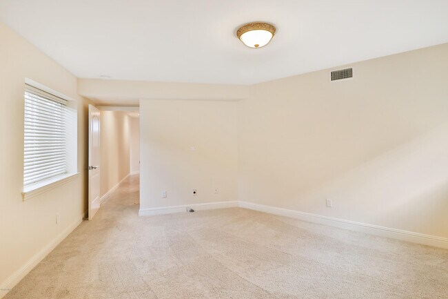 Building Photo - 1701 Crescent Ave