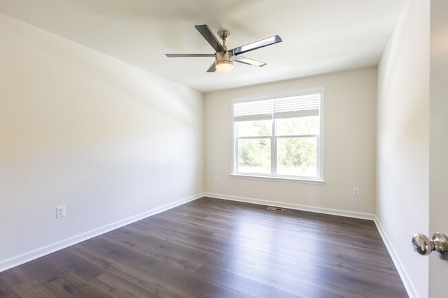 Building Photo - Beautiful 4 BR/3.5 BA Single-Family Home i...