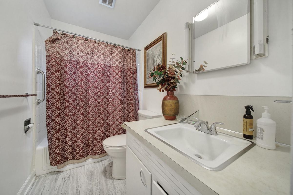Building Photo - 4301 Briarhill Dr
