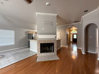 Building Photo - Beautiful 4 Bed/2 Bath with a Pool in the Heart of Castle Hills