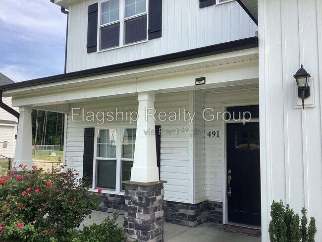 Building Photo - 491 Fallingbrook Dr