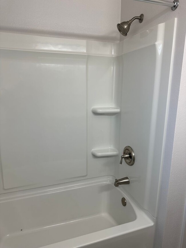 Building Photo - Beautifully updated 2 bedroom 1 bath duple...