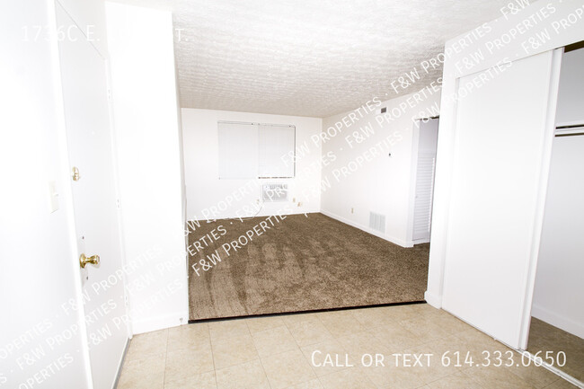 Building Photo - Long View Apartments. 2BR/2BA