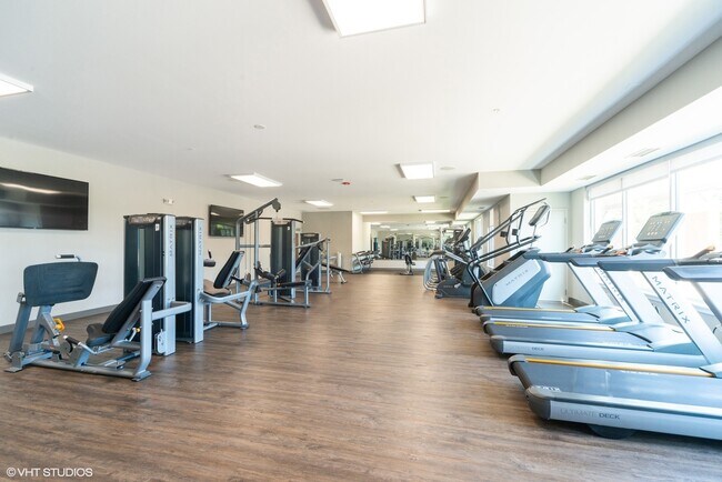 Building Photo - 18w070 Royce Blvd