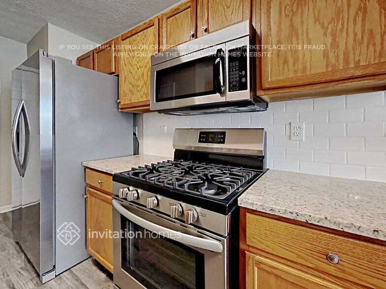 Building Photo - 321 St Charles Ave