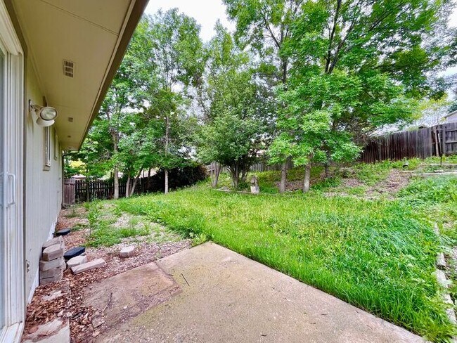 Building Photo - Charming Cottage-Style Ranch with Private ...
