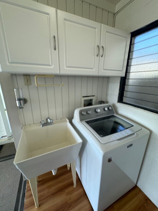 Building Photo - **1 Bedroom, 1 Bathroom Apartment for Rent...