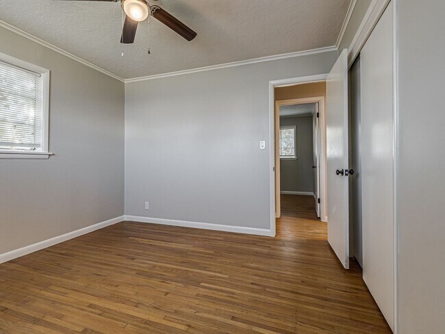 Building Photo - Move in special / First months rent is $800