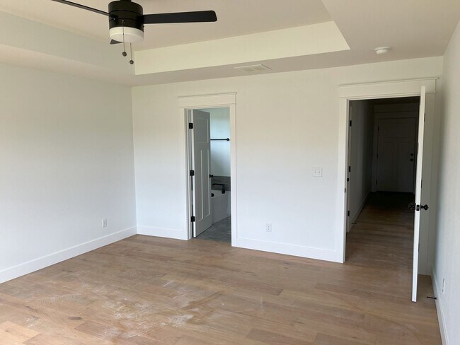 Building Photo - Beautiful One-Year-Old 4 bedroom, 2 bath home on a cul-de-sac in the exclusive Lion's Gate neighb...