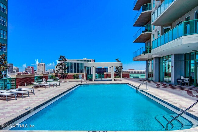 Building Photo - 1431 Riverplace Blvd