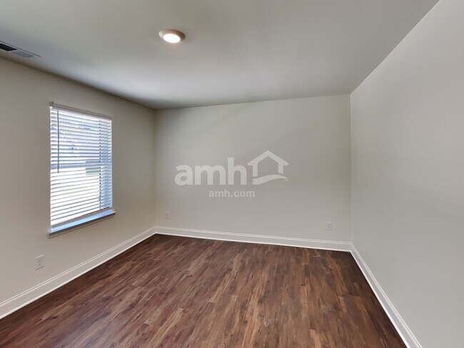 Building Photo - 1943 Windsor Park Ave