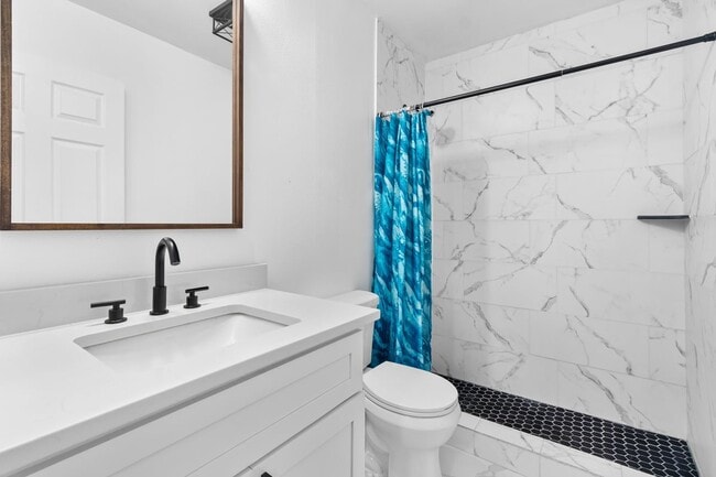 Building Photo - 527 Lively Dr