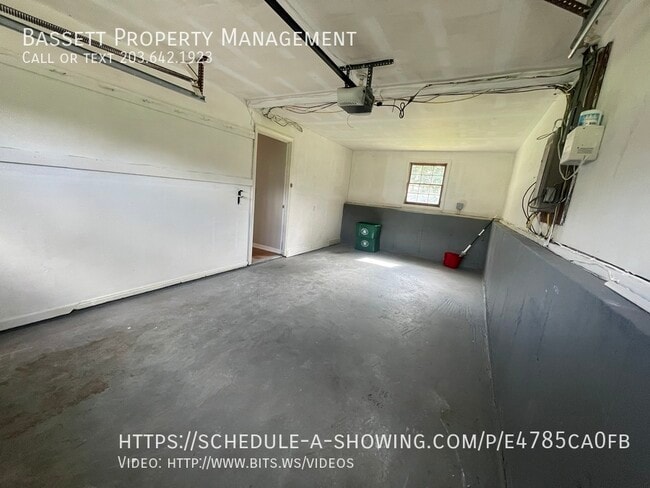 Building Photo - 45 Carriage Dr