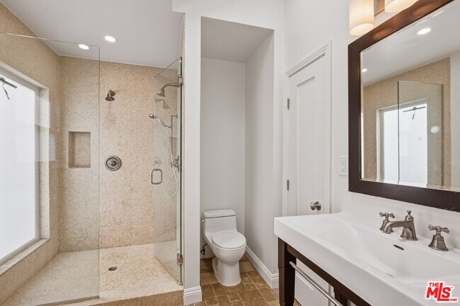 Building Photo - 525 N Crescent Heights Blvd