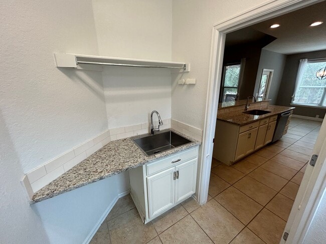 Building Photo - *COMING SOON* AMAZING 3 Bedroom  2 Bath Home w/ Office Room Near Alamo Ranch!