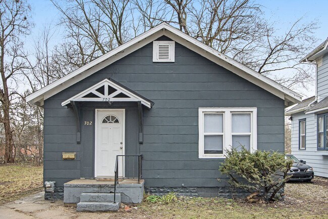 Building Photo - 702 Fenimore Ave