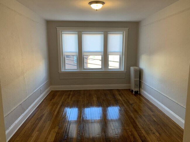 Building Photo - 51 Linden St