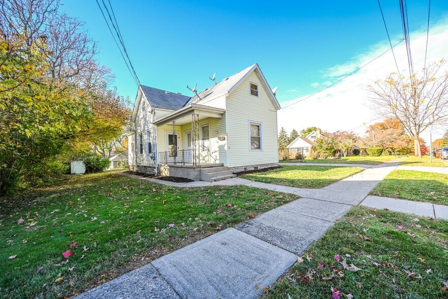 Building Photo - 7813 Elizabeth St