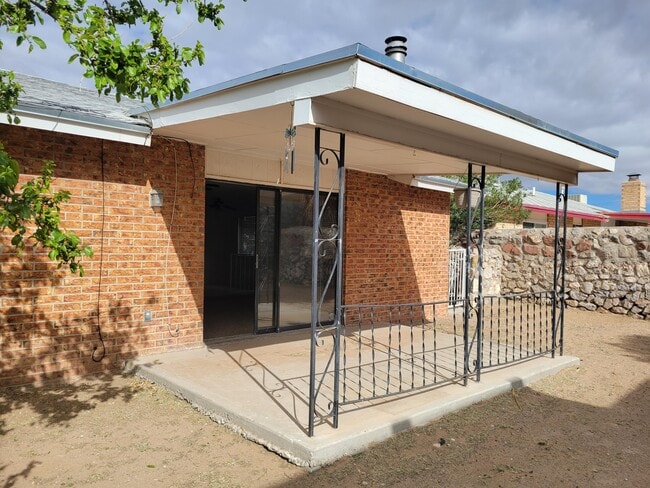 Building Photo - 7716 Iroquois Dr